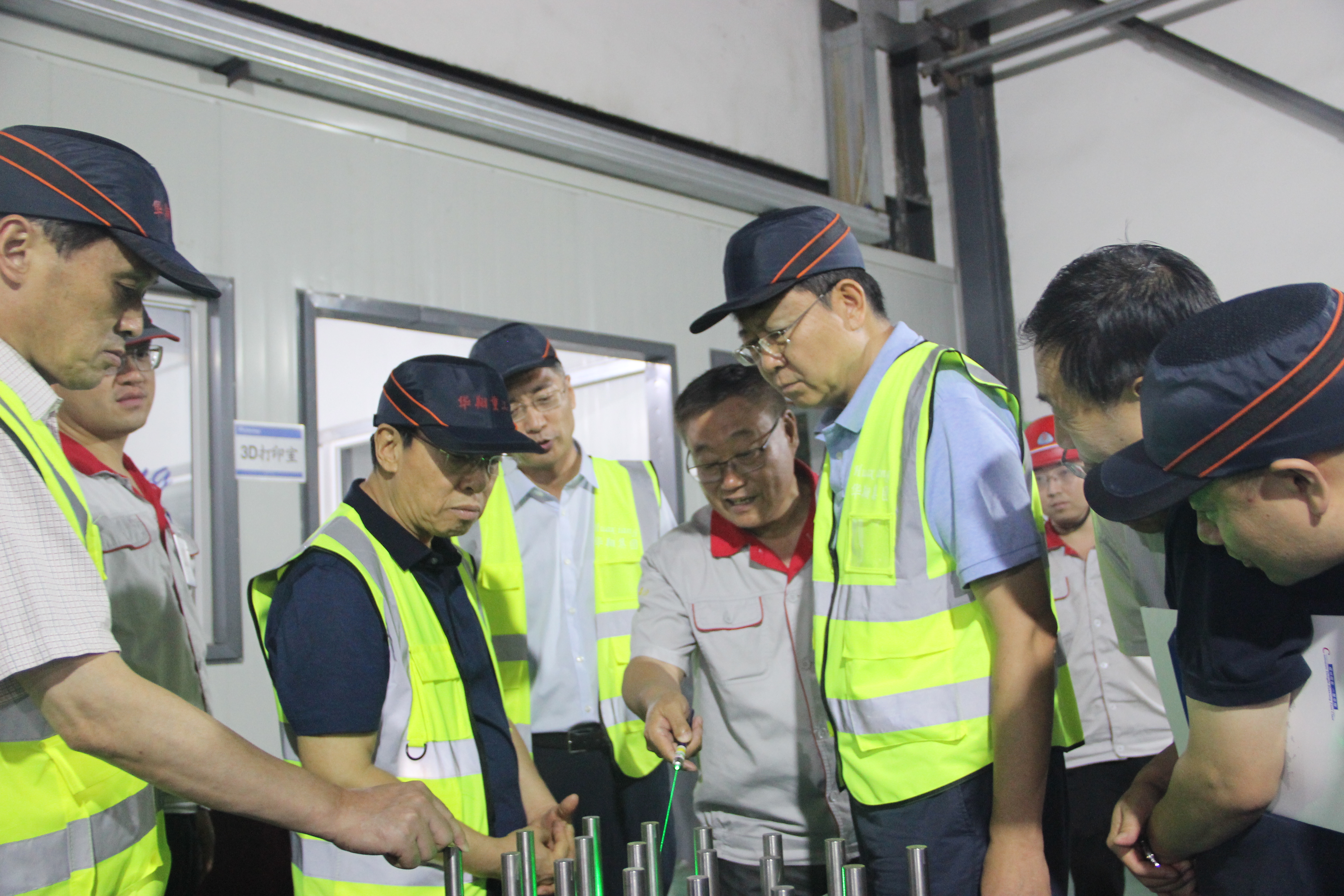 山西省人民政府原副省長(zhǎng)、中國(guó)生產(chǎn)力學(xué)會(huì)會(huì)長(zhǎng)、山西省資源型經(jīng)濟(jì)轉(zhuǎn)型促進(jìn)會(huì)總顧問(wèn)牛仁亮一行蒞臨我司調(diào)研