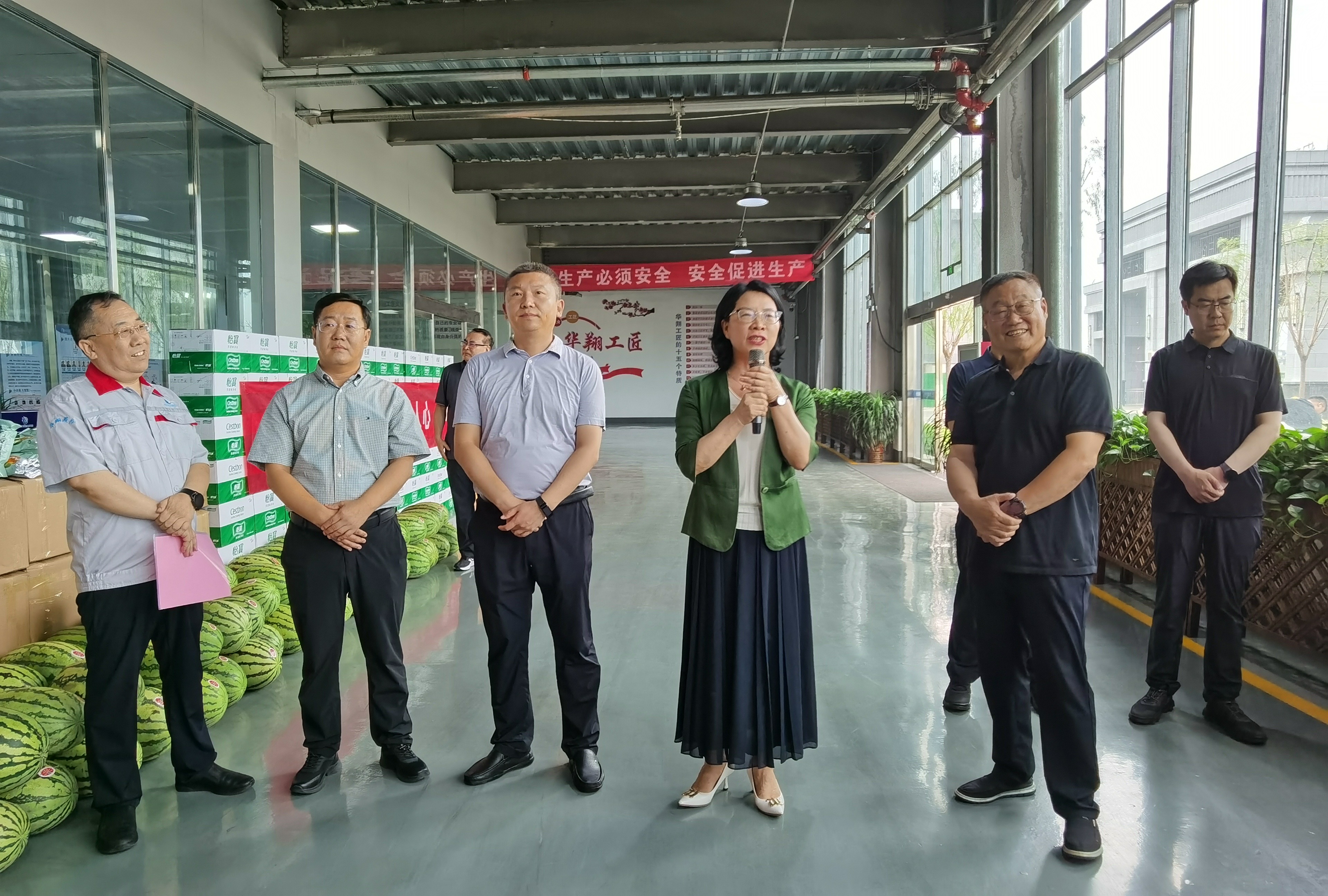 清涼慰問(wèn)暖人心、凝心聚力鼓干勁